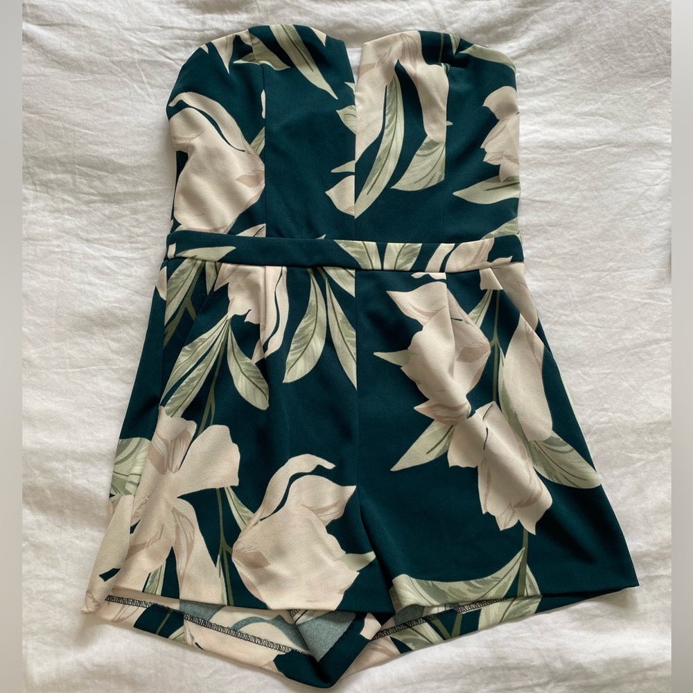 Dynamite Floral Romper Size Medium